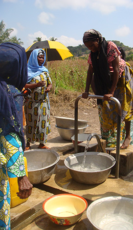 Abastecimiento de agua a dos maternidades en Benín