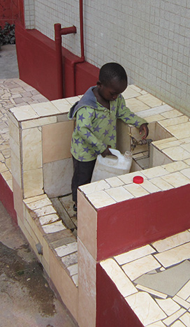 Acometida de agua y saneamiento en Camerún
